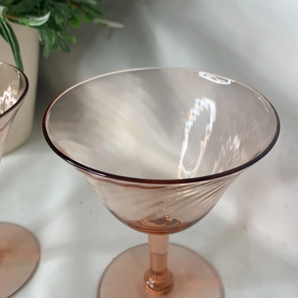 Beautiful pink swirl champagne/ sherbet glasses - Picture 4 of 9